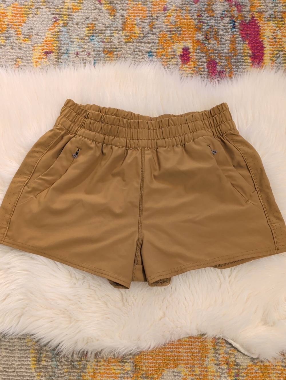 Vuori Dash Women’s Tan Athletic Elastic-Waist Shorts Golden Brown Relaxed Fit